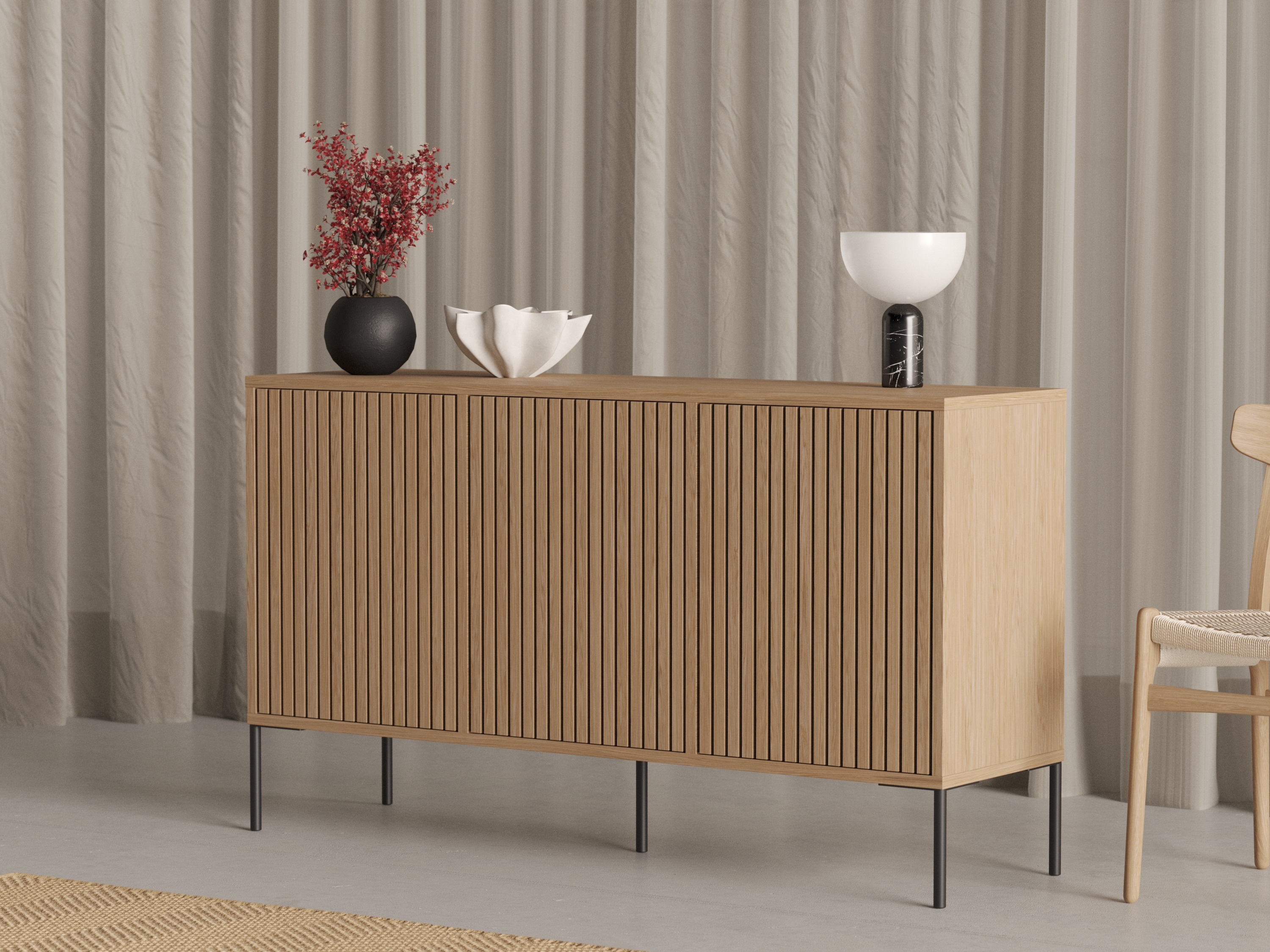 Commode en bois avec portes à lattes en chêne massif